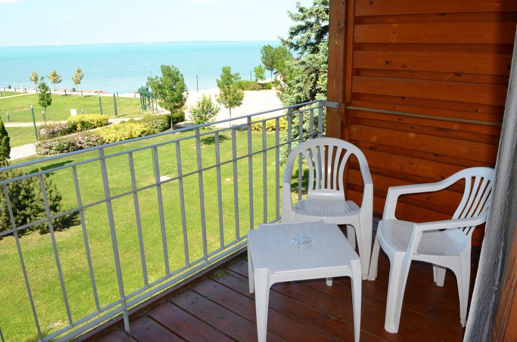 Hotel Holiday Siófok Exterior foto